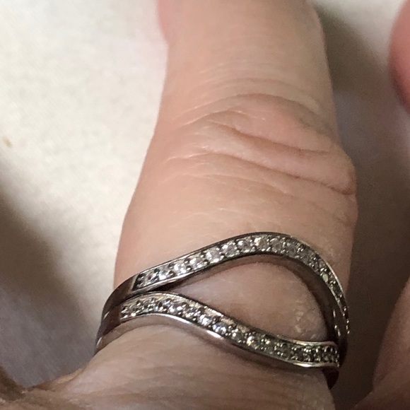 SOLD!!!! Curved 5A Wedding Ring set in Platinum - Picture 5 of 12